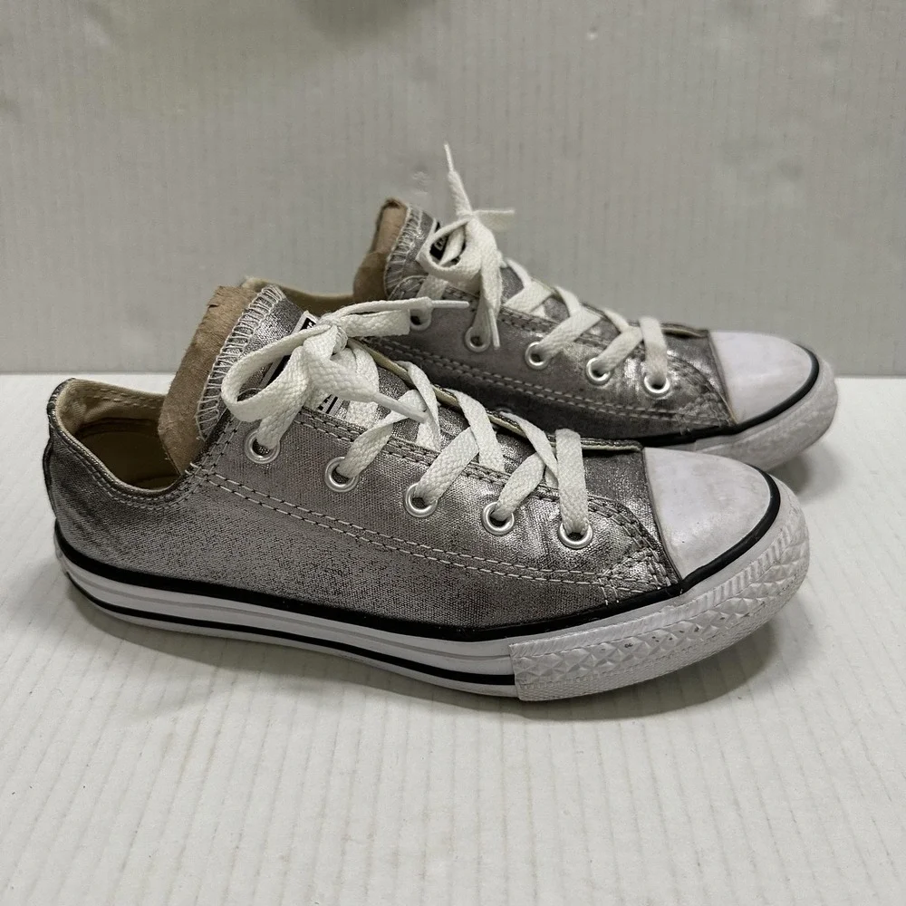 Converse Chuck Taylor All Star Shoes Kids Size 2.5 Silver Low Top Sneakers